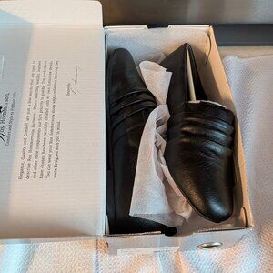 Ros Hommerson Donut Black Smooth Flat Size 7.5 Wide #63002-10